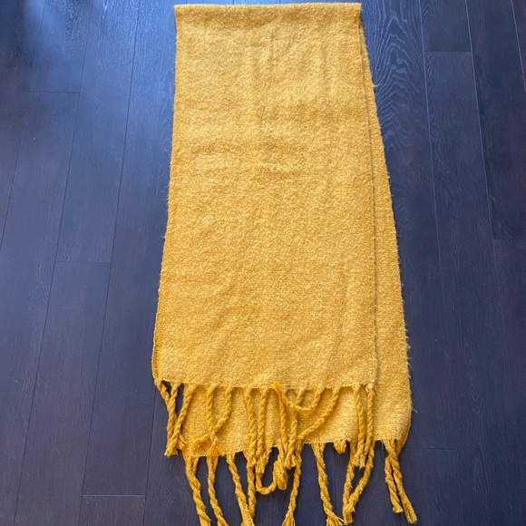 Accessories - Mustard yellow scarf